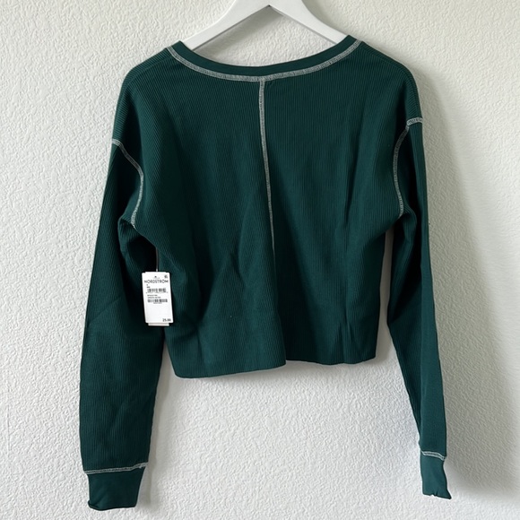 BP. Split Neck Thermal Crop - Picture 6 of 6